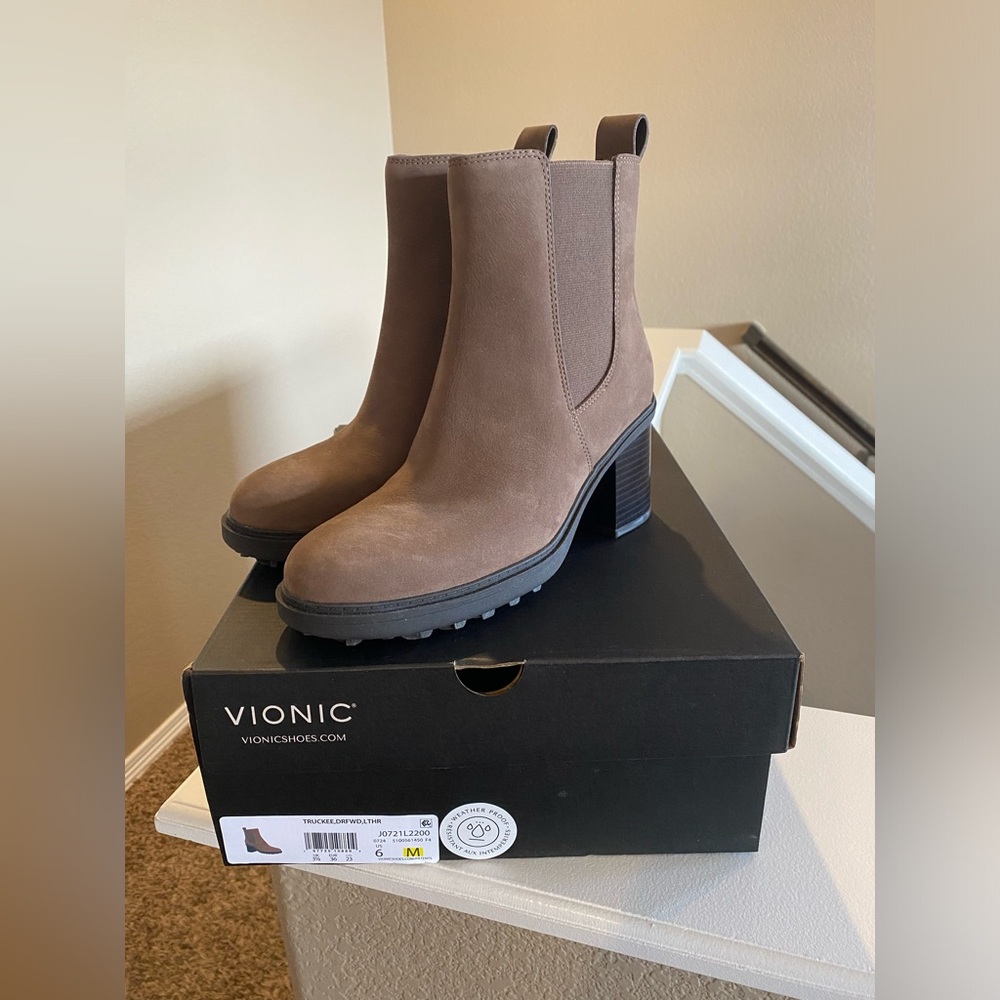 NIB - Vionic Suede Waterproof Boots - Picture 8 of 10